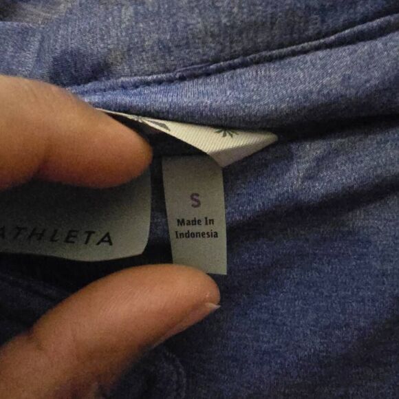 Athleta Hooded Puffer Vest Women’s Size Small Purple Lightweight Warm Zip Jacket - Picture 6 of 16